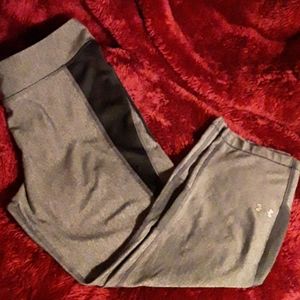 UA gray capri length legging